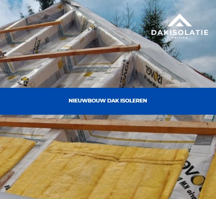 Proces van het aanbrengen van isolatiematerialen in het dak van een nieuwe woning voor thermische efficiëntie.